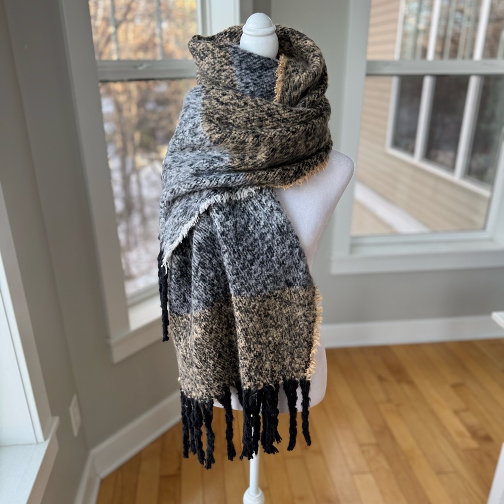 Steve Madden Gray Black Tan Neutrals Supersoft Fringe Wrap Scarf
